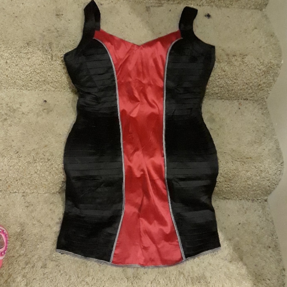 NWT LOVEY DOVEY BLACK AND RED DRESS W/ HINT OF GRY